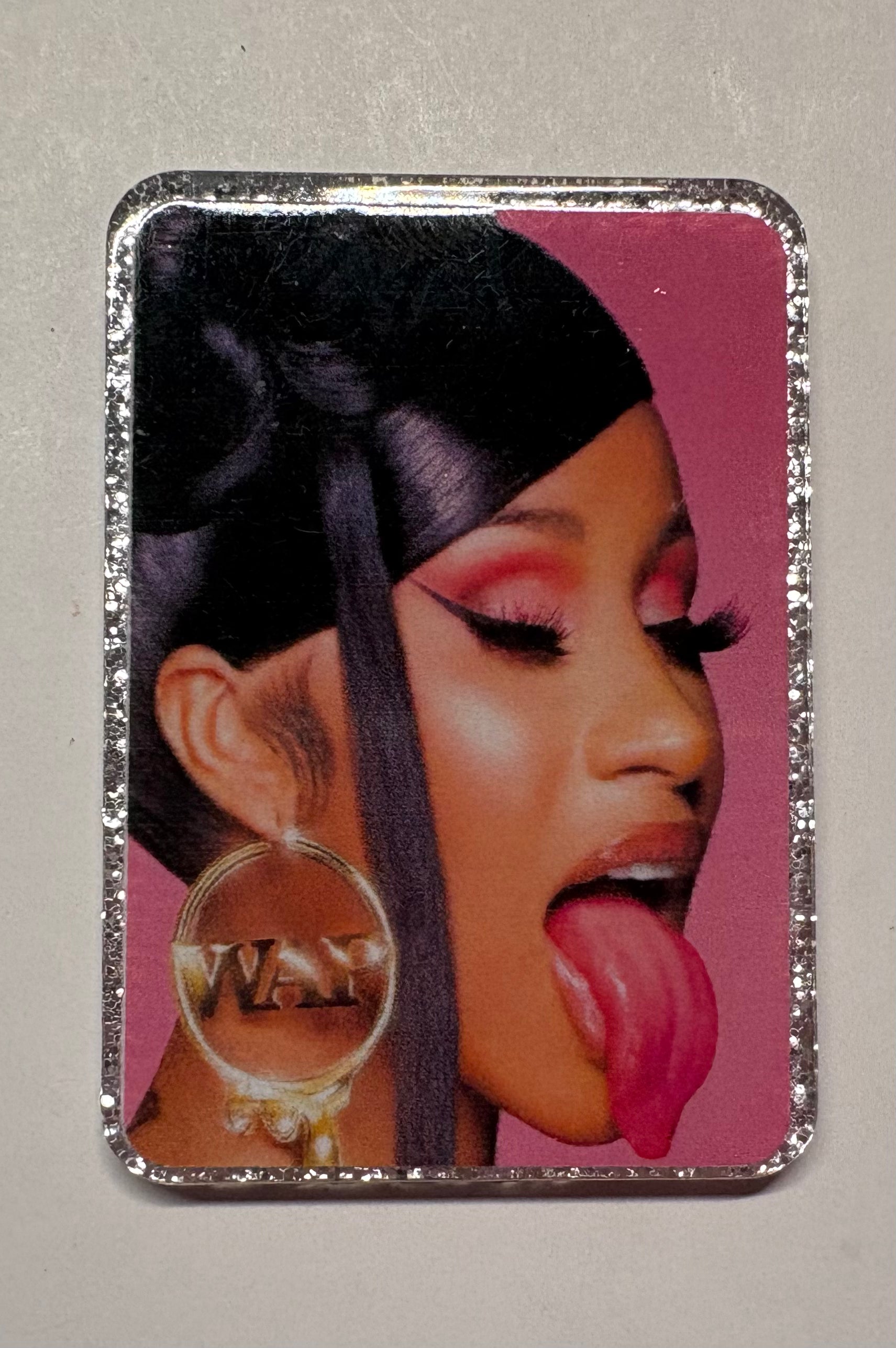 Cardi Magnet